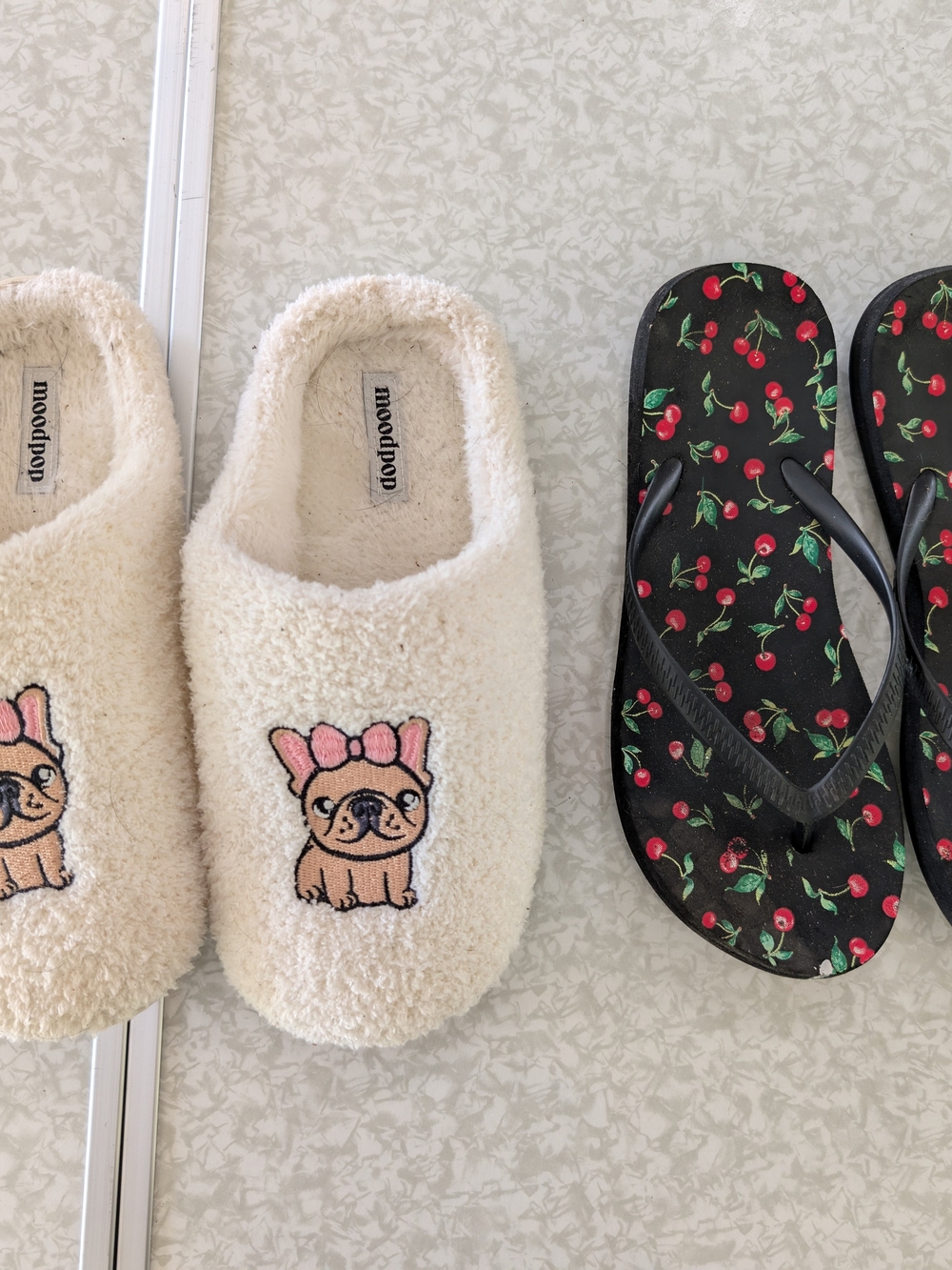 Moudop Cozy Cream Fuzzy Slippers with Cute Bulldog Embroidery